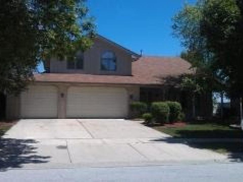 1st image of 17133 Cambridge Pl
