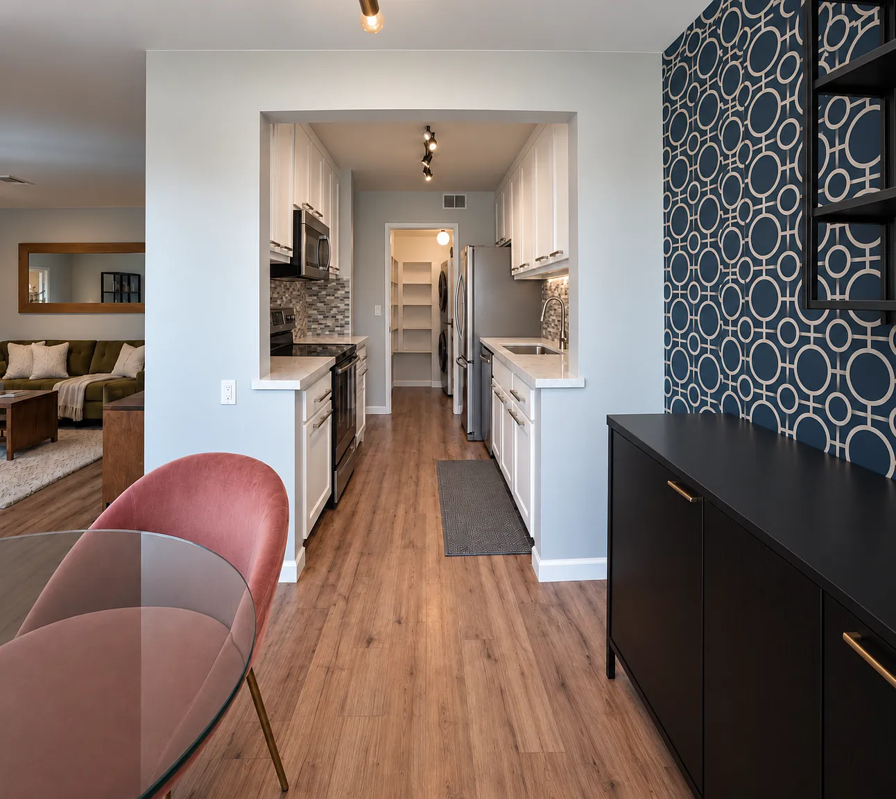2 bed, 1040 sqft, $4,400 — Photo 4