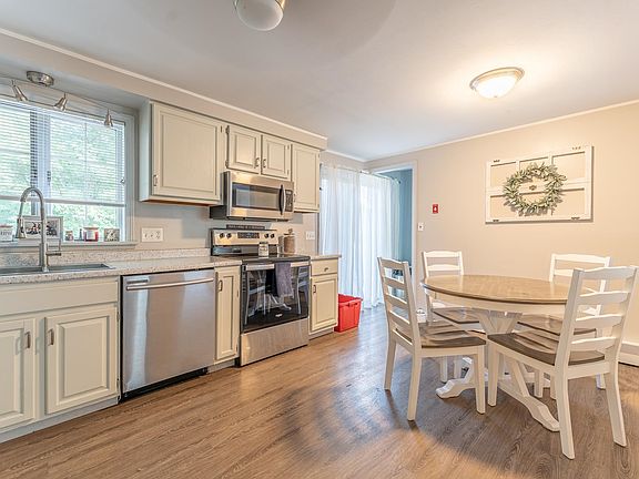 5th image of 7 Woods Avenue