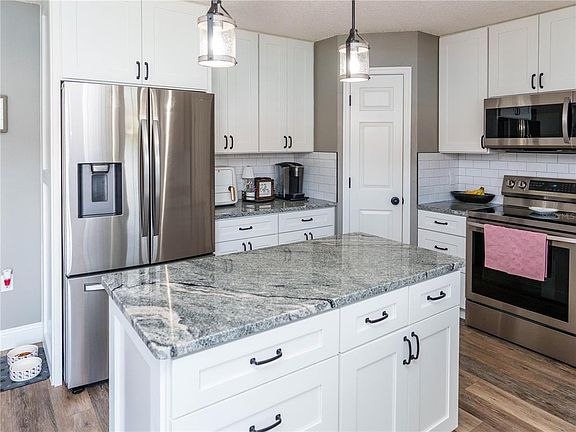 3rd image of 2722 HEATHGATE WAY