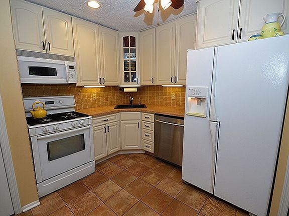 5th image of 31 Perkins Dr