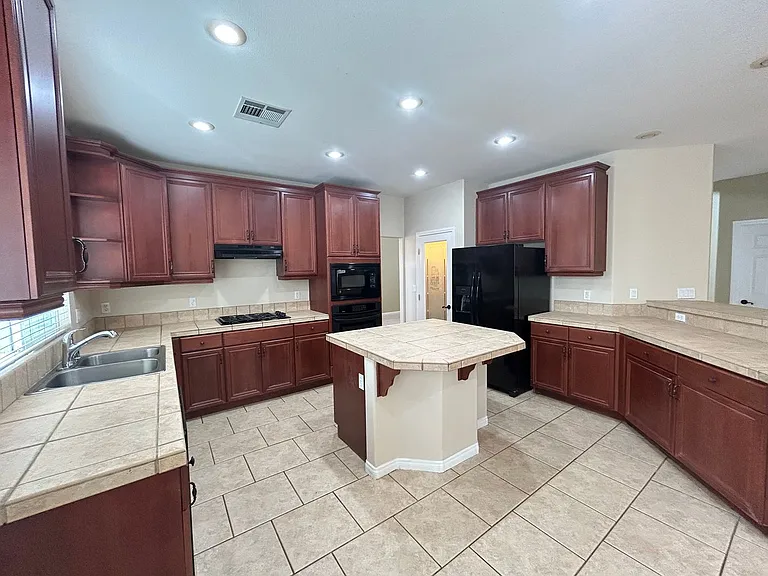 7816 Brookfield Cove Ave — Photo 7