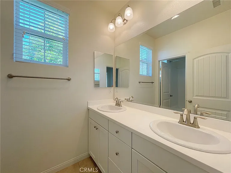 417 W Bagnall St — Photo 30
