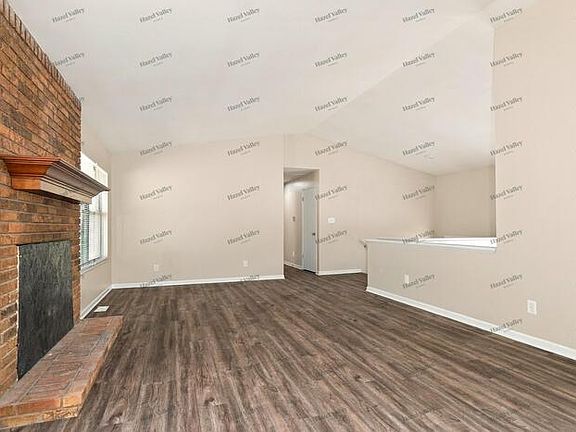 5th image of 2131 S Oaks Dr
