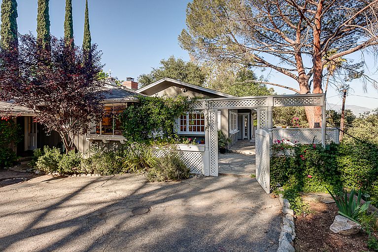 Front of 4190 Hampstead Road