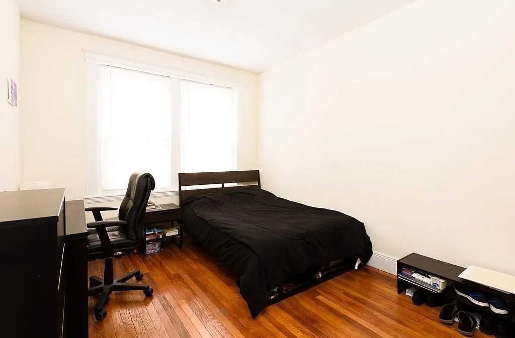 3 bed, 828 sqft, $3,400 — Photo 3