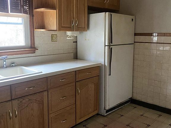 4th image of 1902 Taylor Ave