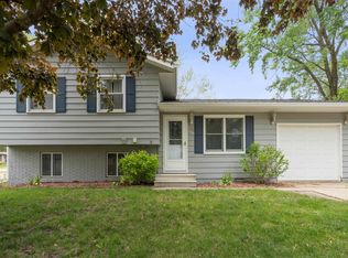 1348 Edgewood Dr, Waterloo, IA 50701