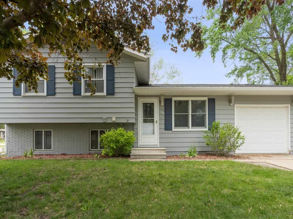 1348 Edgewood Dr, Waterloo, IA 50701