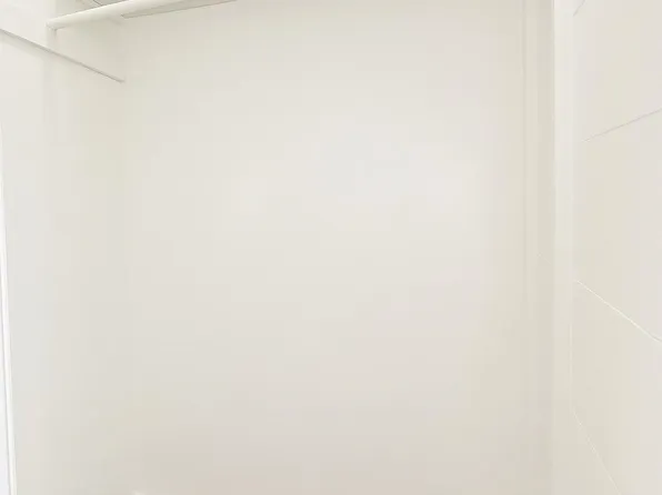 396 Woodlawn Avenue image 9 of 20