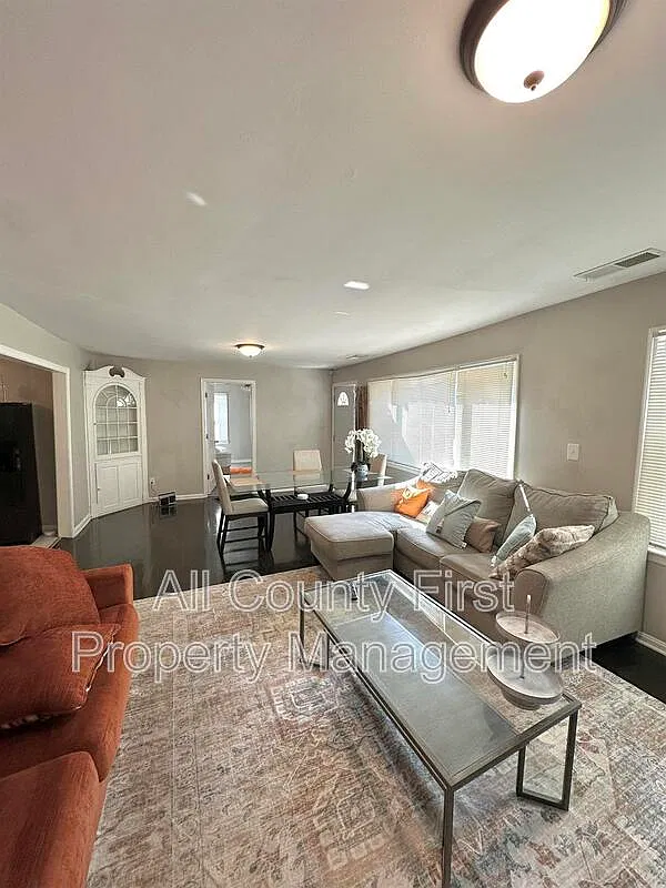 3 bed, 2.0 bath, 1382 sqft, $1,600 — Photo 4