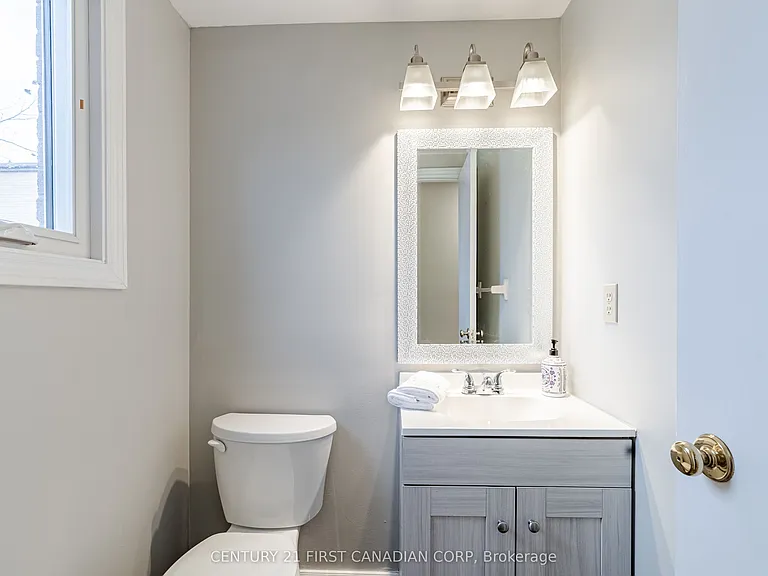 160 Conway Dr #7 — Photo 8