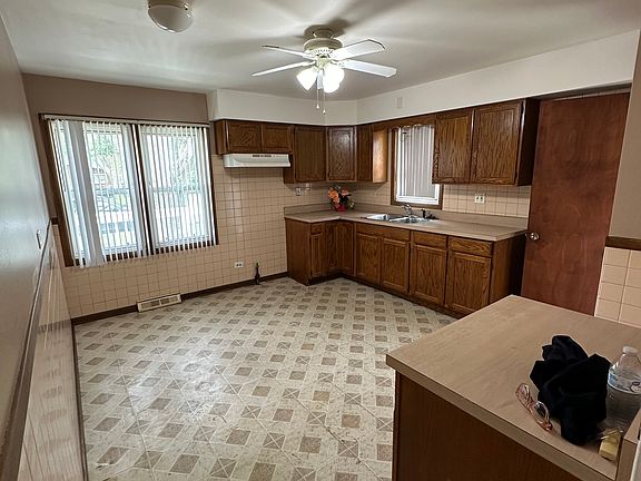 5th image of 16725 Crane Ave