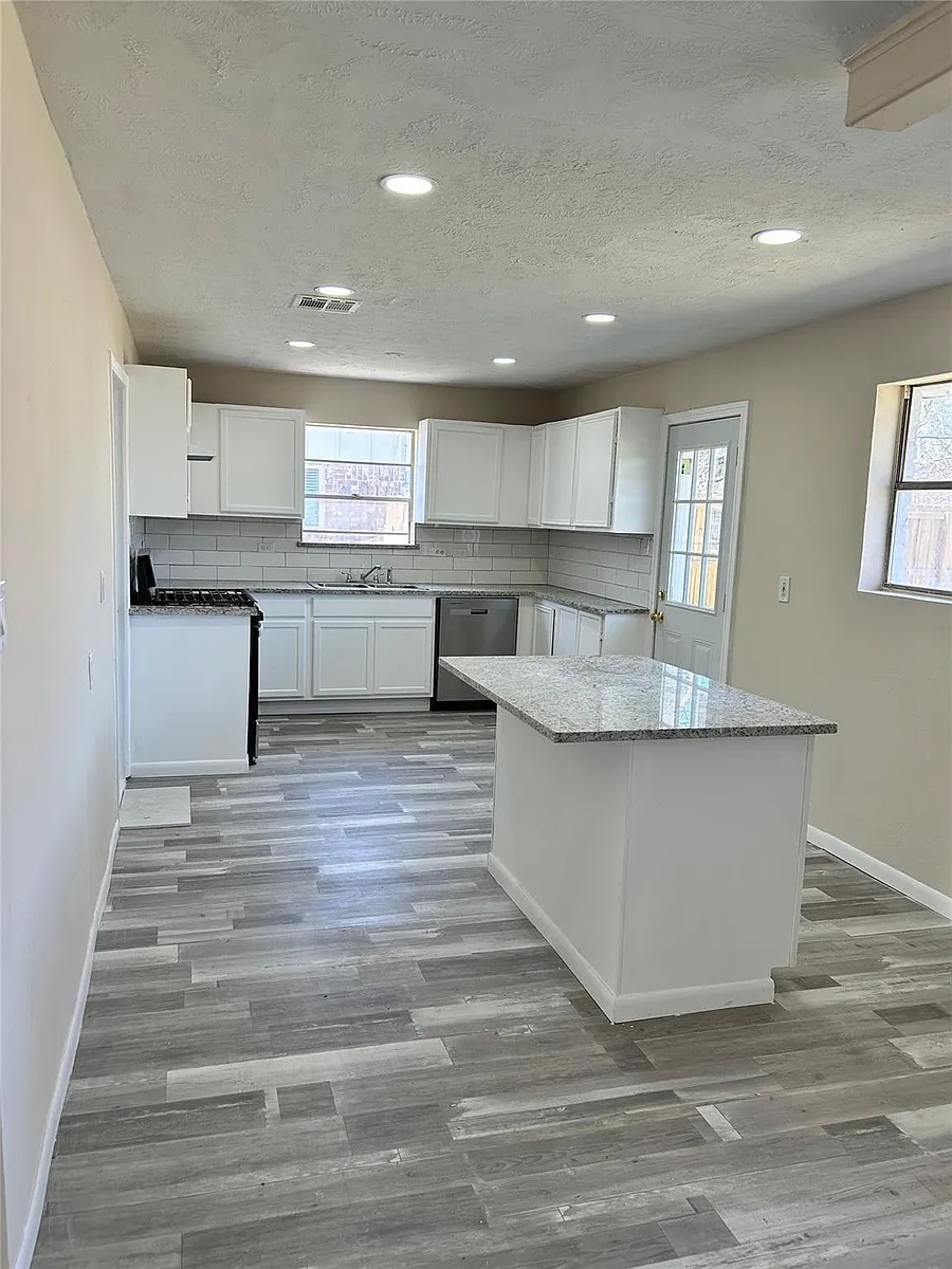 Building Photo - 3822 Ebbtide Dr