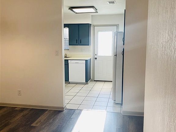 5th image of 4344 Langley Ave APT F133