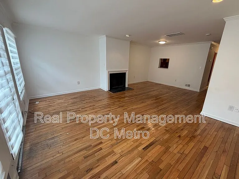 1406 Carrollsburg Pl SW — Photo 6