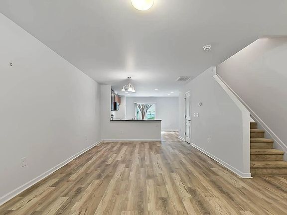 3rd image of 6613 Morgantown St