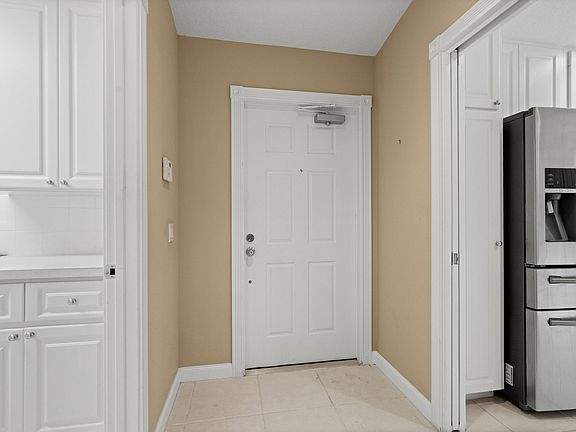4th image of 996 SW BALMORAL Trace