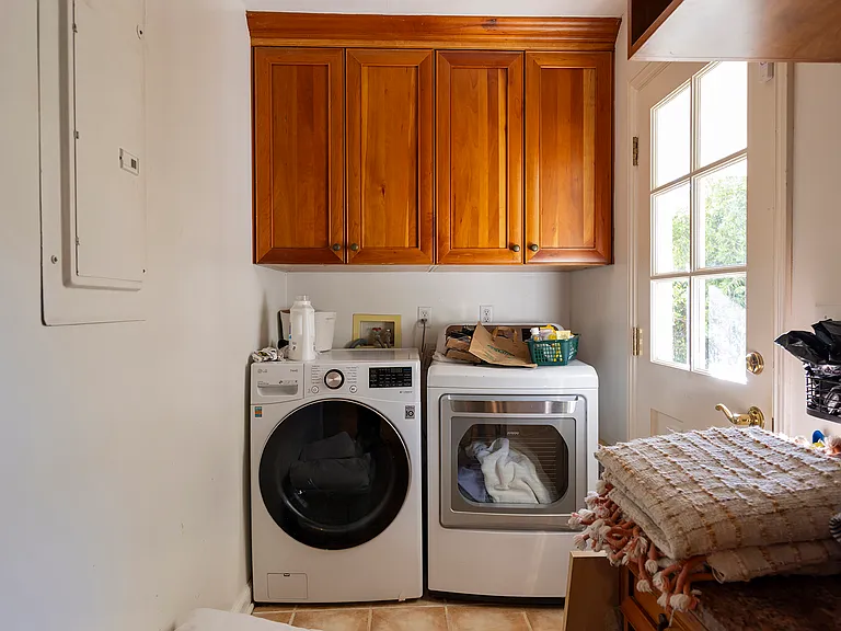 Loma Dr — Photo 26