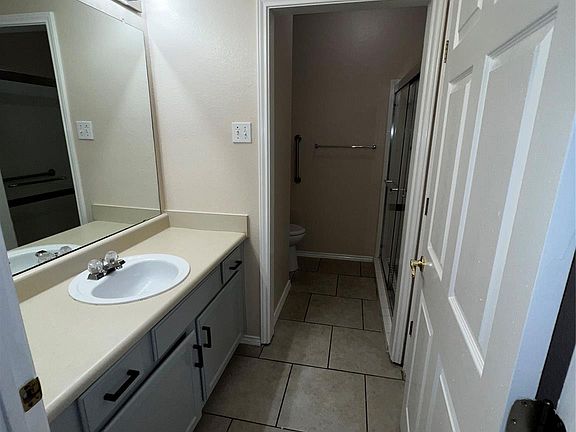 5th image of 2848 Southampton Way APT A