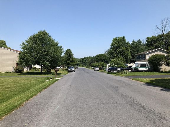 5th image of 37 Wooded Run Dr