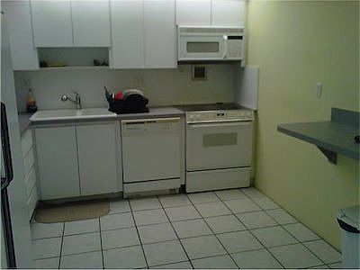 3rd image of 2450 NE 135th St APT 904