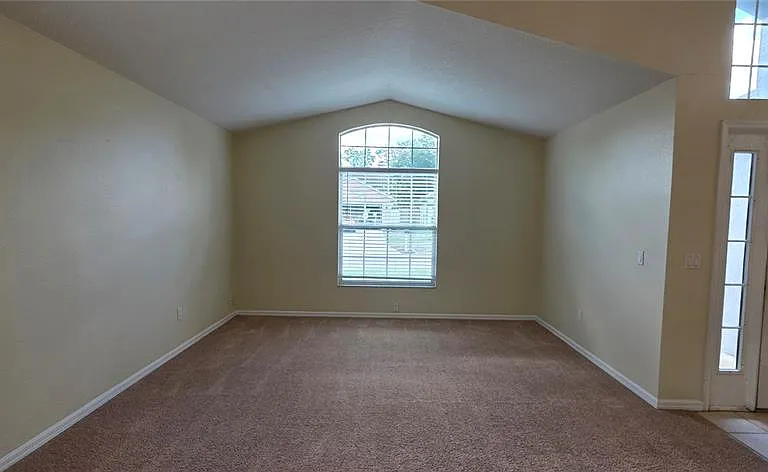 2546 Siena Way — Photo 8