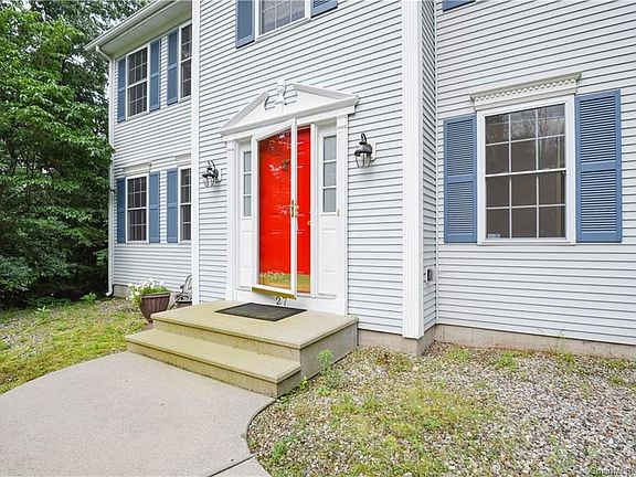 2nd image of 27 Old Tavern Ln