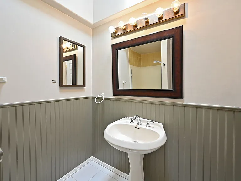 18307 NE 19th Pl — Photo 24
