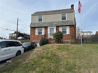 1070 Arbor Dr, Pittsburgh, PA 15220