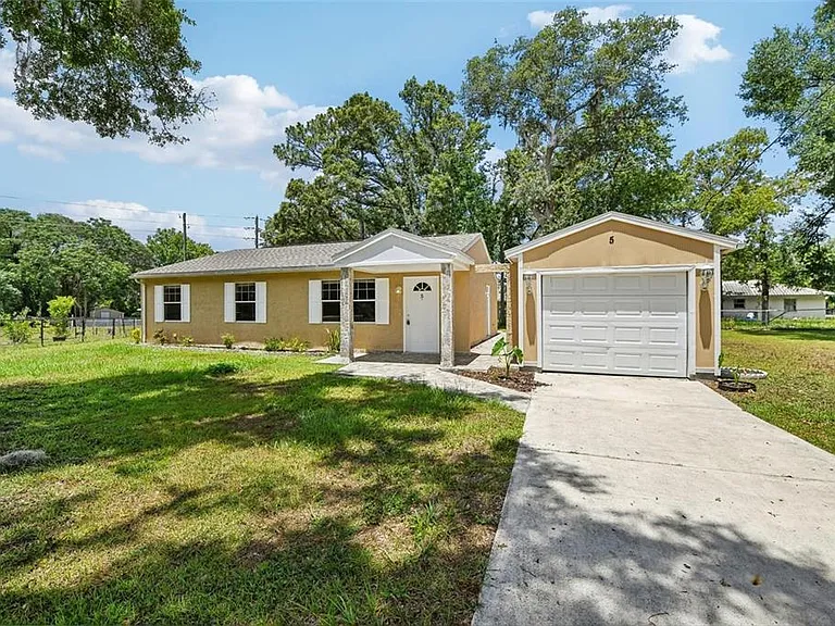 5 Cedar Ln — Photo 1