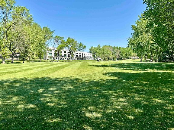 2nd image of 225 Emerald Meadows Dr