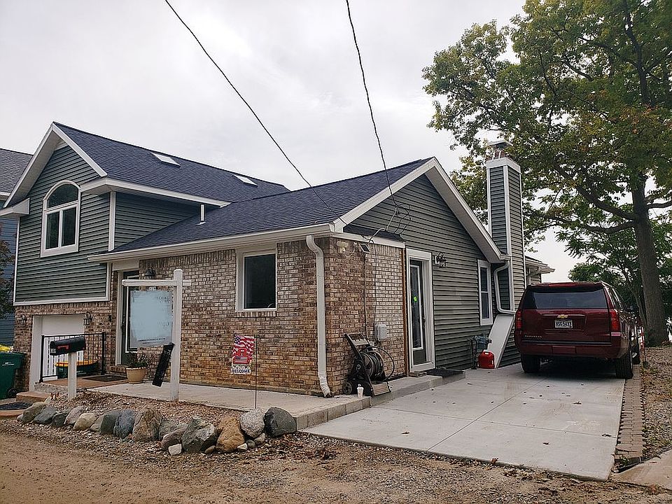 1st image of 362 Shorewood Ct