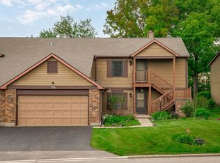 396 Sandhurst Cir APT 3, Glen Ellyn, IL