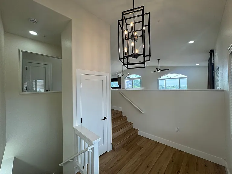 1047 Sangamon Ave — Photo 6