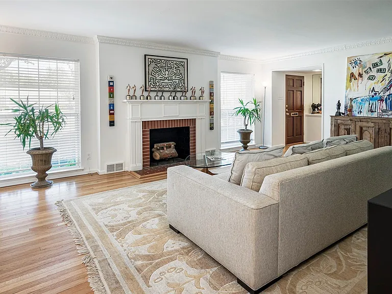 6814 Pemberton Dr — Photo 2