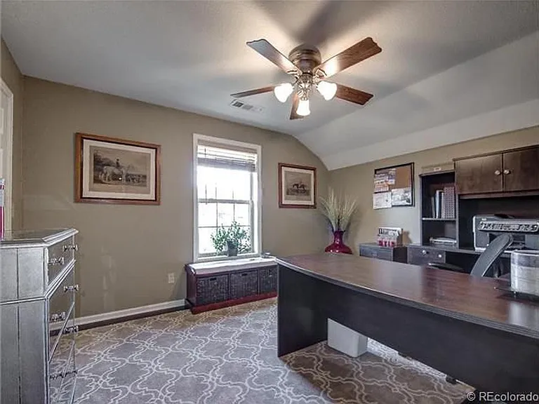 Large 2nd upstairs bedroom.