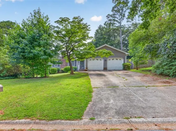 1561 Bentwood Dr SW, Lilburn, GA 30047