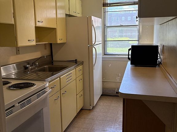 4th image of 13773 Cedar Rd APT 103