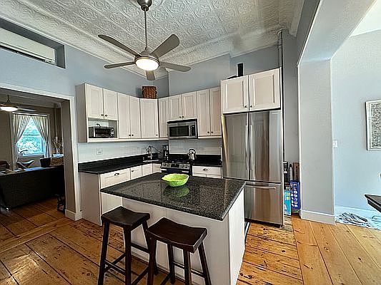 2nd image of 82 Carroll St APT 1