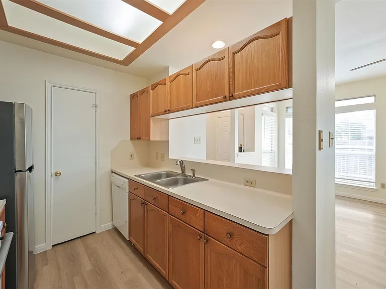 500 Gregory Ct — Photo 9