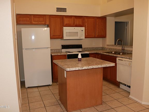 5th image of 8956 W INDIANOLA Avenue