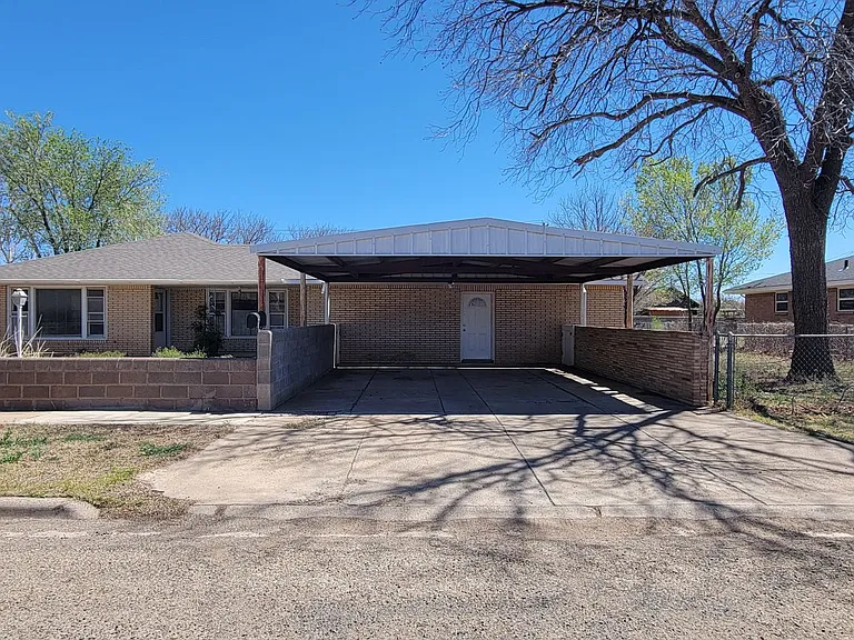 1515 S Abilene Ave — Photo 1