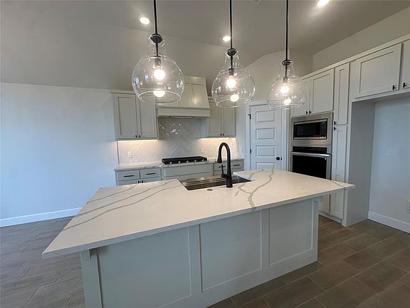 5th image of 14033 Giverny Ave