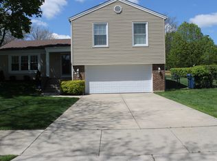 140 Longridge Dr, Bloomingdale, IL 60108