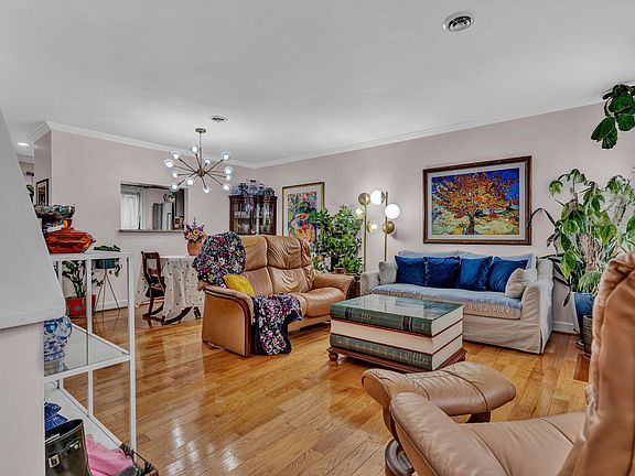 3rd image of 7128 Woods Crossing Dr