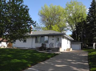 2784 Longview Dr, North Saint Paul, MN 55109