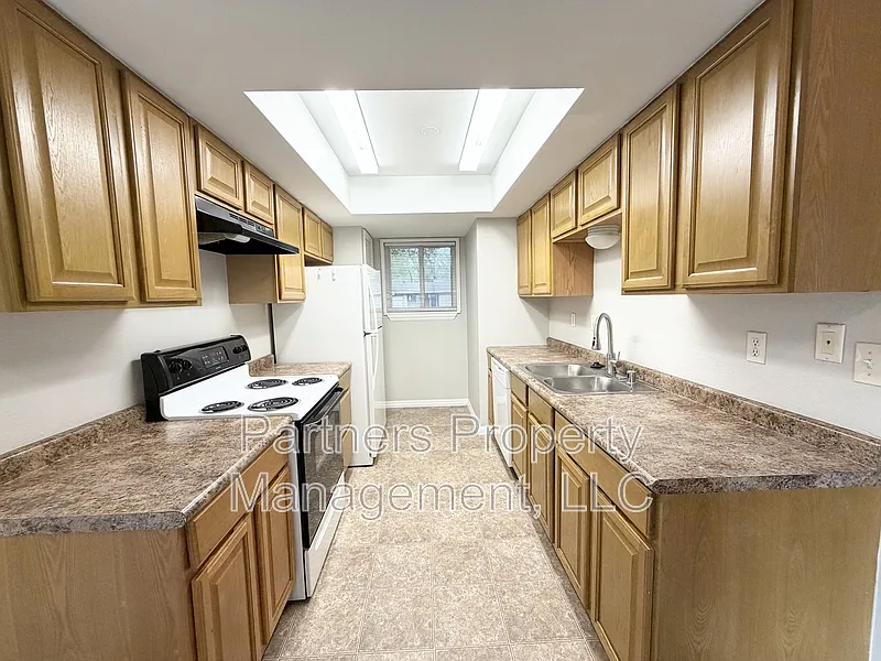 3 bed, 1.5 bath, 1000 sqft, $1,795 — Photo 2