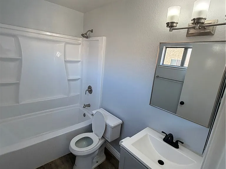 2032 S Bon View Ave #B — Photo 23