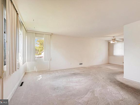 4th image of 3724 Parkfield Rd